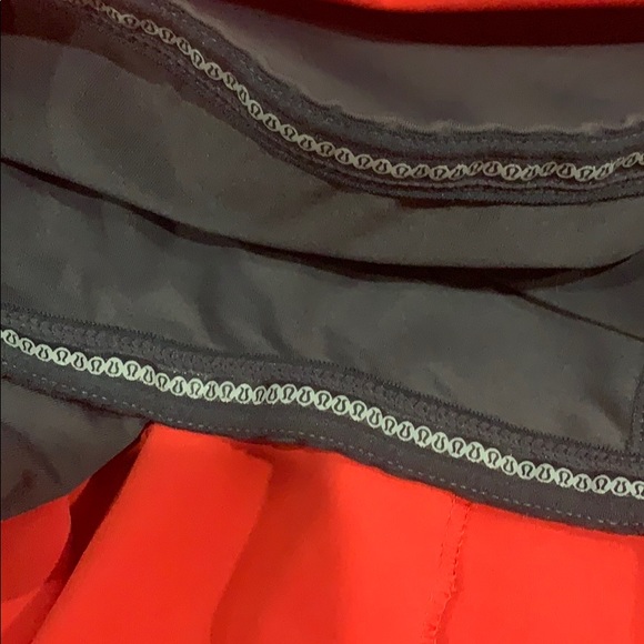 Lululemon women’s red skirt size 10 - Picture 7 of 7